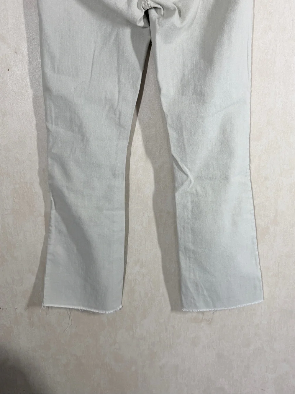 Mother Women’s The Insider Ankle Fray Pants in Chalk It Up Oxford Tan 27